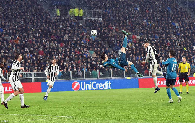 Ronaldo thăng hoa siêu phẩm, nhấn chìm Juventus & Buffon trong thảm kịch - 10