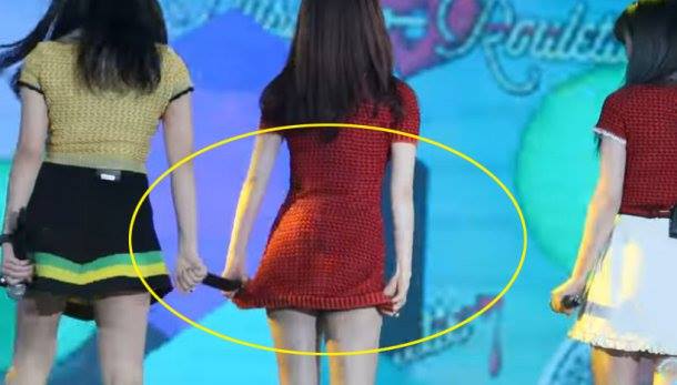 Diện váy quá ngắn, nhóm nhạc nữ Hàn Quốc gây tranh cãi - 1
