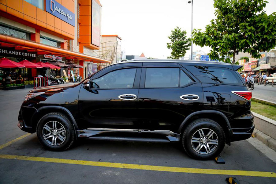 Toyota Fortuner máy dầu 2017 chạy được 4000km giá 1,2 tỷ đồng - 2