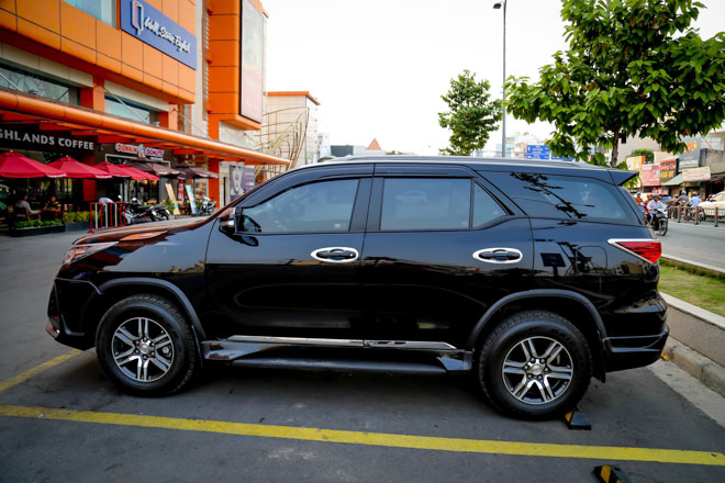 Nghịch lý: Toyota Fortuner &#34;chạy lướt&#34; bán giá mắc hơn xe mới - 3