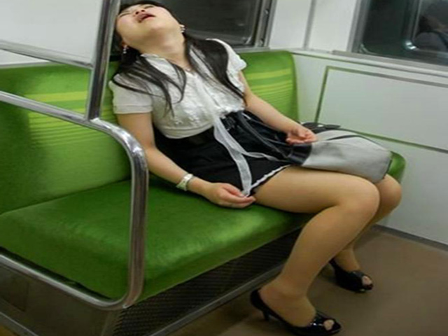 Nói thật đi, bạn đã bao giờ ngủ ngoác cả miệng nơi công cộng?