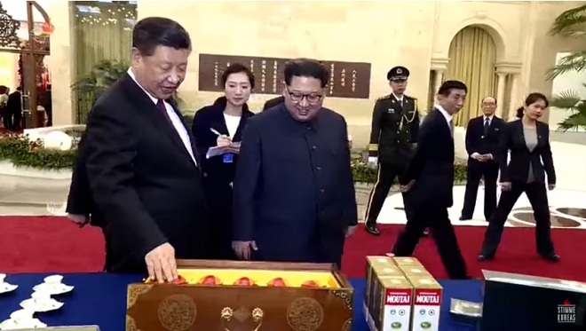 Ông Kim Jong-un nhận &#34;ngập&#34; quà của ông Tập Cận Bình - 2