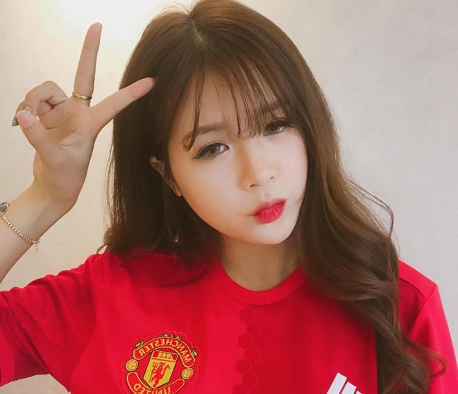 Hot girl fan MU hứa đăng ảnh nóng nếu “Quỷ đỏ” thắng Man City - 1