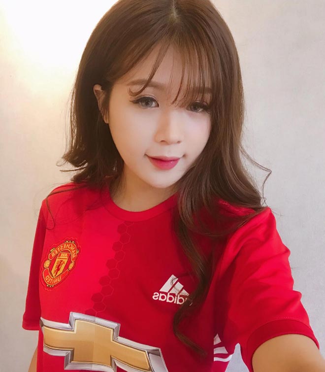 Hot girl fan MU hứa đăng ảnh nóng nếu “Quỷ đỏ” thắng Man City - 3