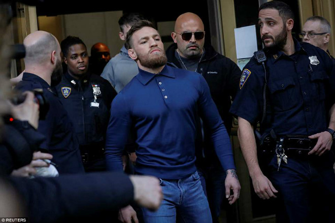 McGregor kéo 20 giang hồ phá UFC: Cảnh sát hỏi tội, đối mặt 7 năm tù - 1