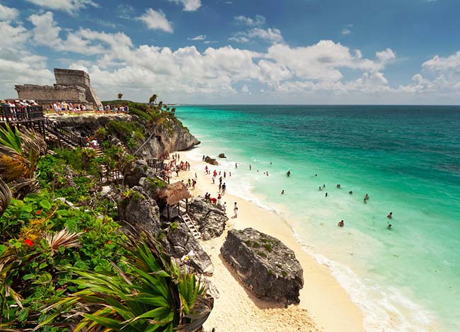 7.Tulum, Mexico

Dân số: 18.233

Thật khó để quyết định đâu là điểm hấp dẫn nhất ở đây. Những cồn cát mềm mại, uốn lượn, nước biển mát rượi, xanh ngắt, khách sạn thân thiện, ẩm thực đầy mê hoặc...Không nơi nào ở Mexico có thể quyến rũ hơn nơi này.