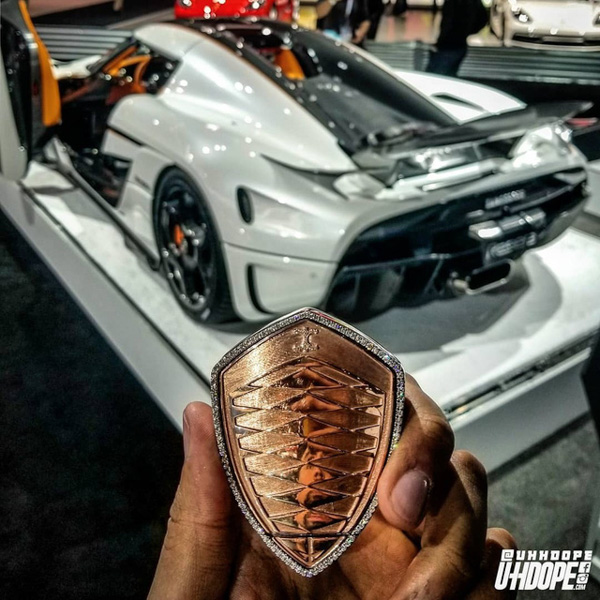 Chiếc chìa khoá có giá từ 5,7 tỷ đồng của siêu xe Koenigsegg Regera - 1