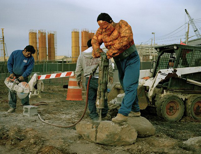 Người đá lại trở về với công cuộc "đập đá".