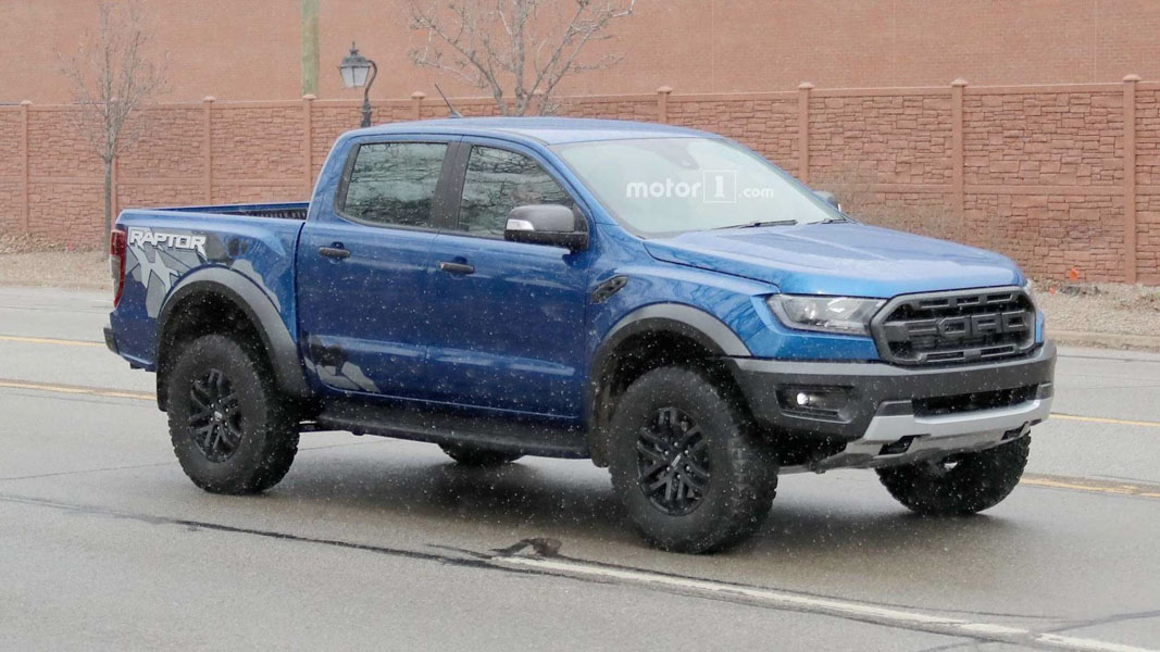 Ford Ranger Raptor 2018 ra mắt với tem thùng sau bắt mắt hơn - 7