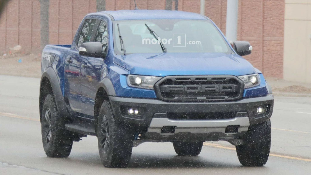 Ford Ranger Raptor 2018 ra mắt với tem thùng sau bắt mắt hơn - 3