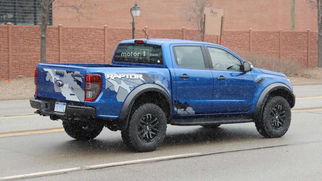 Ford Ranger Raptor 2018 ra mắt với tem thùng sau bắt mắt hơn - 2