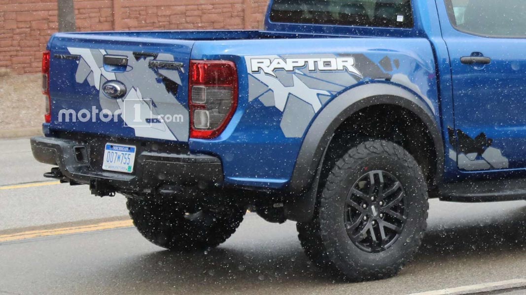 Ford Ranger Raptor 2018 ra mắt với tem thùng sau bắt mắt hơn - 6