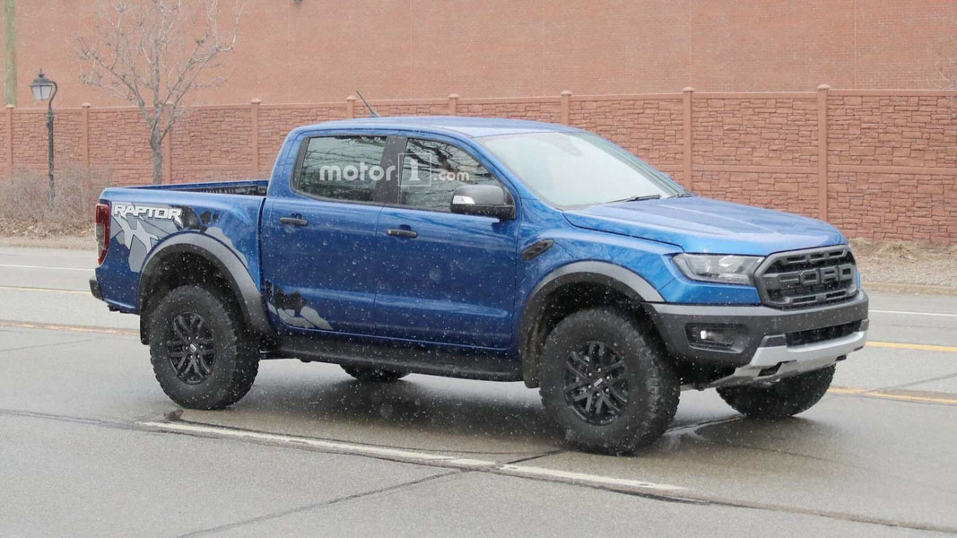 Ford Ranger Raptor 2018 ra mắt với tem thùng sau bắt mắt hơn - 4