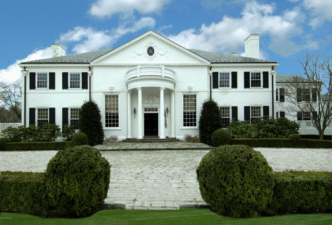 Ngôi nhà được ông Trump và người vợ đầu Ivana mua vào đầu năm 1980 với giá chỉ 4 triệu USD (~91 tỷ đồng)