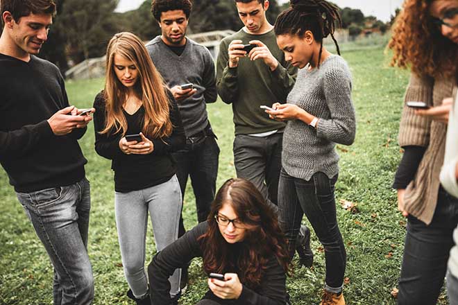 Hơn 80% thanh thiếu niên thích iPhone, vượt xa Android - 1