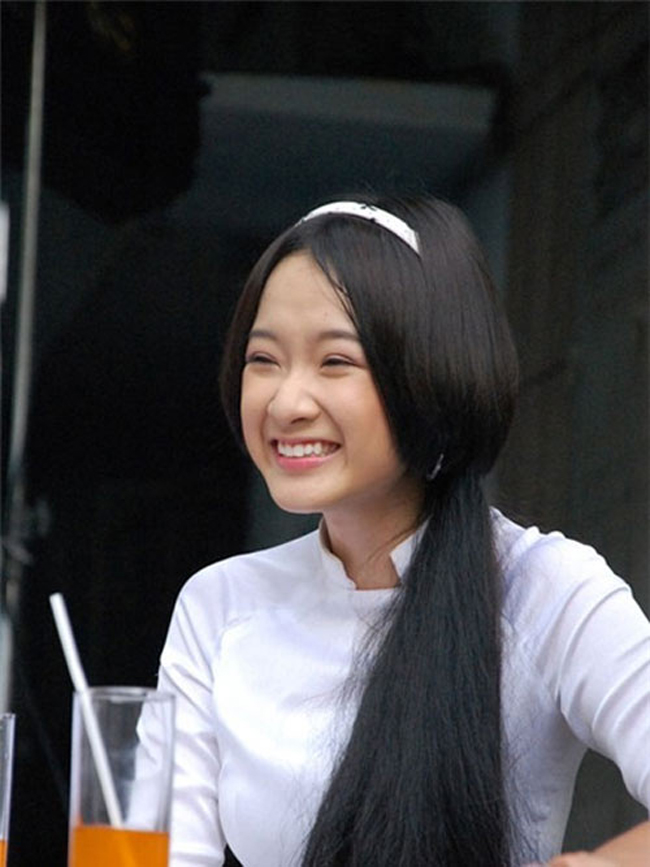 Không ít khán giả thấy tiếc nuối về hình ảnh một Phương Trinh trong sáng trong tà áo dài của phim truyền hình Việt.