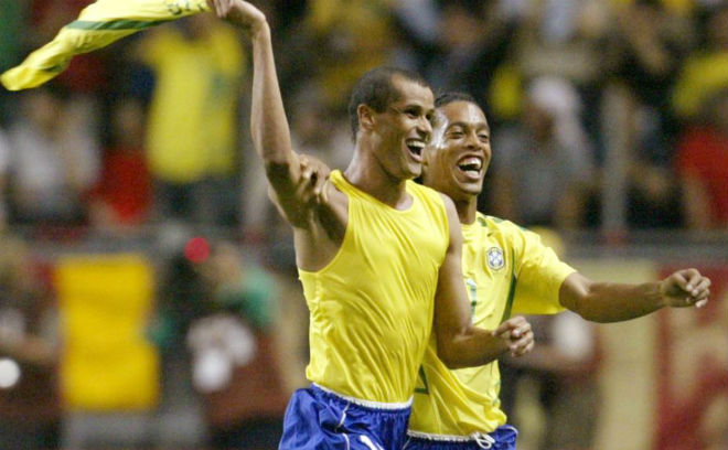 Khoảnh khắc điên rồ World Cup: Thiên tài Rivaldo ăn vạ hoen ố danh tiếng Brazil - 2