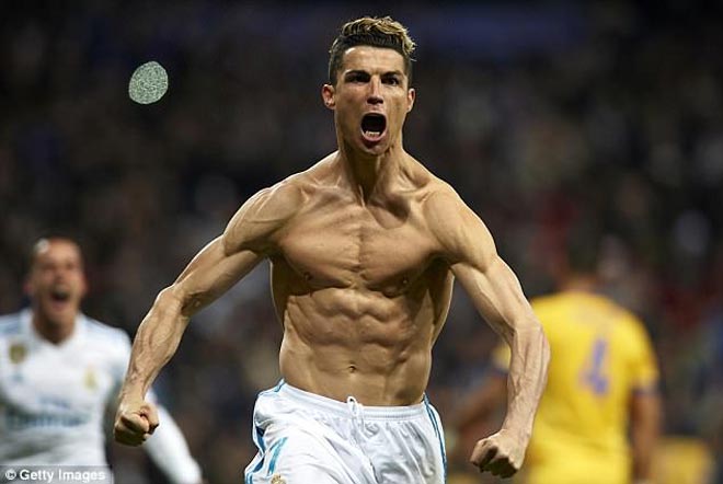 Ronaldo ăn mừng cơ bắp cuồn cuộn: “Tôi đẹp, tôi có quyền” - 1