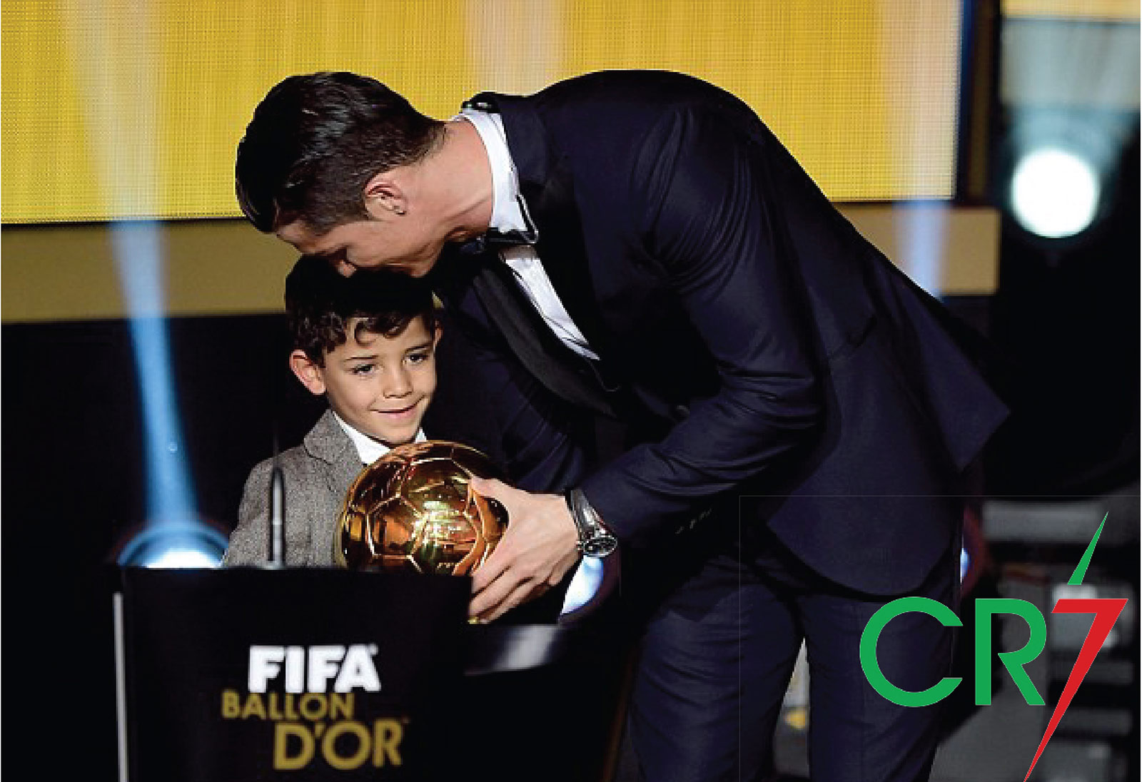 Ronaldo: Từ cậu bé dị biệt tới người cha hoàn hảo & siêu sao vĩ đại - 12