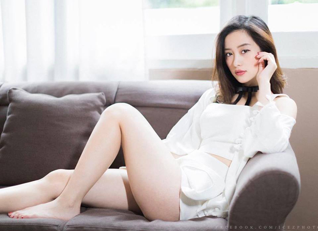 Thế nhưng, bây giờ cô nàng có thể thoải mái diện bất cứ mẫu váy áo sexy nào.&nbsp;