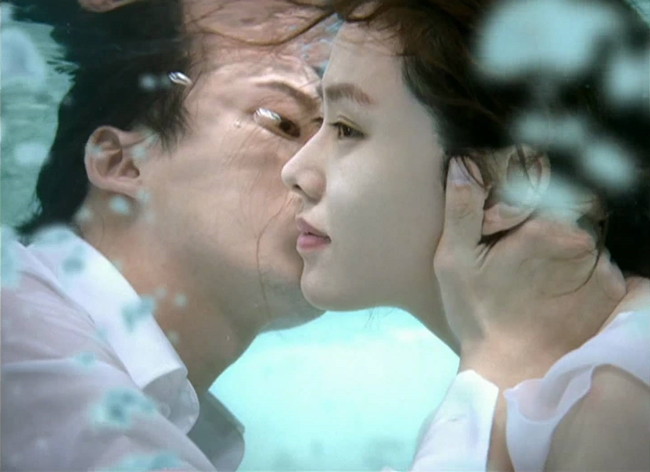 Vì diễn quá nhập tâm, Kim Nam Gil và Son Ye Jin bị đồn phim giả tình thật. Tuy nhiên, cả hai chỉ giữ im lặng. Năm 2014, cặp đôi lại tái hợp trên màn ảnh rộng với bộ phim "Hải tặc".