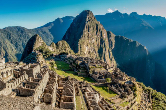 Khám phá kỳ quan Machu Picchu: Nằm trên dãy núi Andes ở Peru, thành phố cổ của người Inca là 1 trong 7 kỳ quan thế giới mới. Thời điểm lý tưởng nhất để khám phá địa điểm này là mùa hè vì lượng mưa thấp. Ngoài ra, du khách cũng có thể thưởng thức ẩm thực địa phương hấp dẫn khi tới đây.