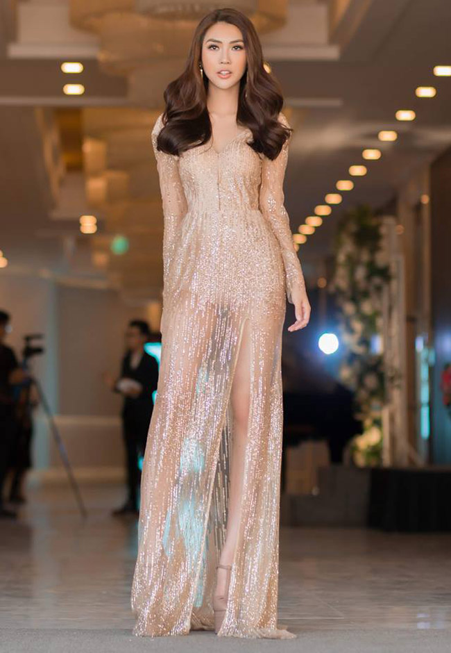 Hoa hậu Tường Linh cũng lựa chọn gam màu nude khi đi sự kiện. 