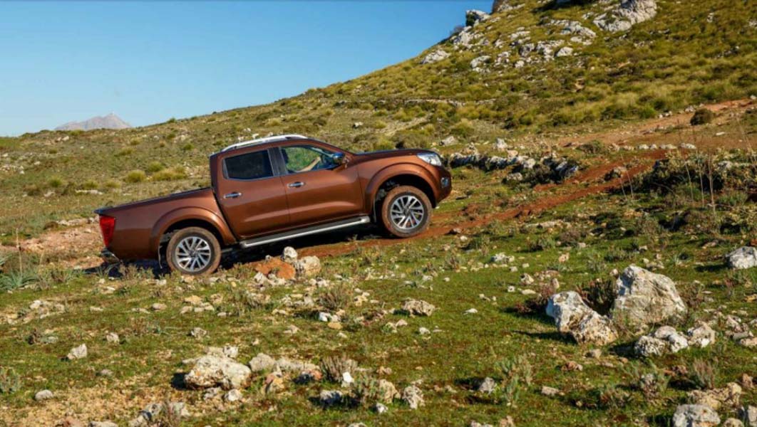 Mercedes-Benz không chia sẻ động cơ V6 cho Nissan Navara - 2