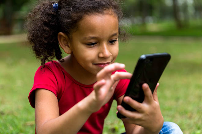 3.300 ứng dụng Android đang theo dõi trẻ em vượt giới hạn cho phép - 1