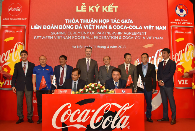Hợp tác cùng VFF, Coca-Cola tiếp lửa cho giấc mơ vàng của bóng đá Việt - 1