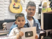 Ca nhạc - MTV - Hoa Vinh nhận nút bạc YouTube chỉ sau hai tháng gây “bão” mạng xã hội