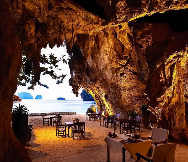 Grotto, Thái Lan: Nhà hàng lãng mạn nằm trong một hang động trên bãi biển Phra Nang thuộc khu nghỉ dưỡng Rayavadee, Thái Lan.