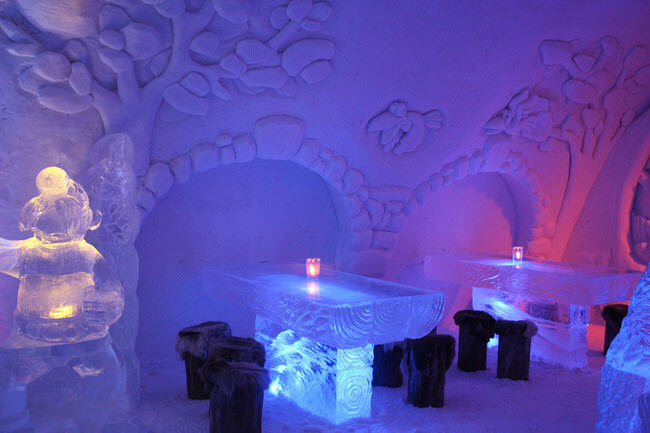Nhà hàng băng, Phần Lan: Tại ngôi làng của ông già Noel ở Phần Lan, du khách có thể tới thăm nhà hàng được làm từ băng tuyết.