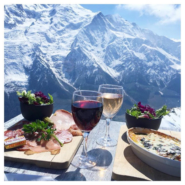 Nằm ở độ cao 2.700 m, nhà hàng Le Panoramic phục vụ nhiều đặc sản địa phương như món gan béo.