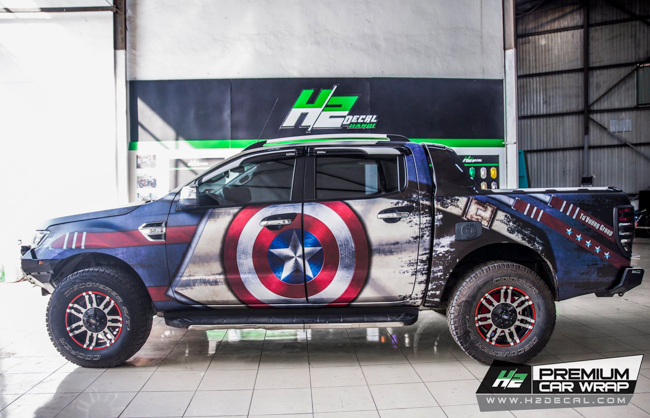 Tiếp tục lại là Ford Ranger nhưng lần này khoác lên mình lớp áo Captain America, bộ lốp Cooper đi kèm bộ mâm hợp kim đa chấu kép với điểm nhấn những là đường viền đỏ.