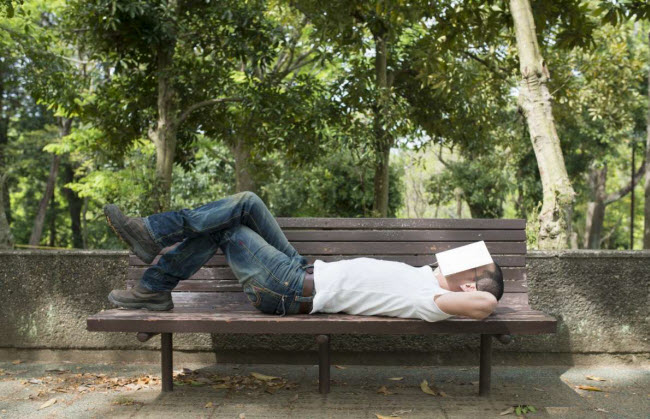 Không ngủ tại nơi công cộng ở Croatia: Nếu bị phát hiện ngủ trên ghế trong công viên hay địa điểm công cộng khác ở Croatia, bạn có thể bị phạt bởi vì đây là hành vi bất hợp pháp.