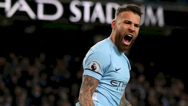 Đội hình hay nhất Ngoại hạng Anh: Man City “nhuộm xanh”, MU có 1 SAO - 4