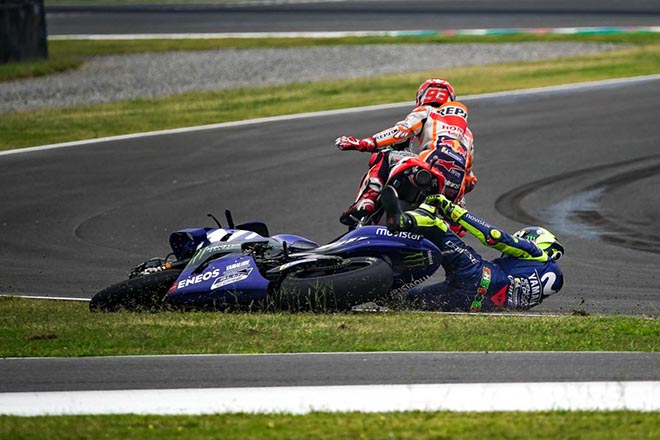 Đua xe MotoGP, Marquez đẩy ngã Rossi: &#34;Hoàng tử&#34; chưa chín chắn - 4