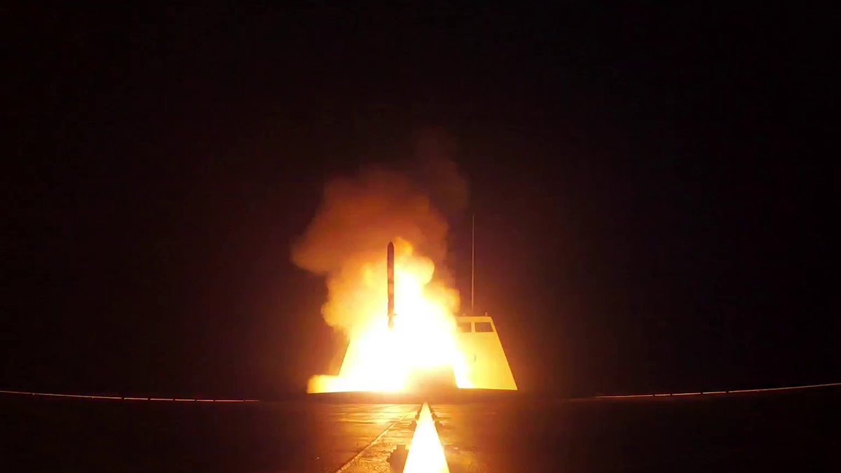 Bất ngờ: Tàu chiến, chiến đấu cơ Pháp &#34;tịt ngòi&#34; khi nã tên lửa Syria - 1
