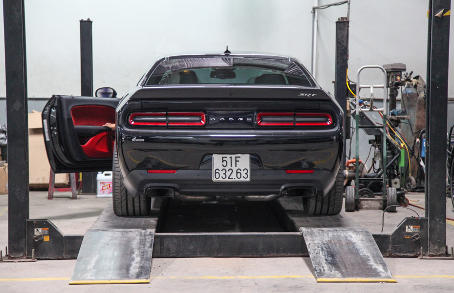 Hàng khủng Dodge Challenger SRT Hellcat mạnh 707 mã lực tại Sài Gòn - 9