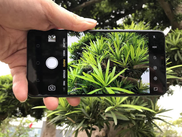 Oppo F7: Chiếc smartphone ”tai thỏ” đáng giá cho người thích selfie