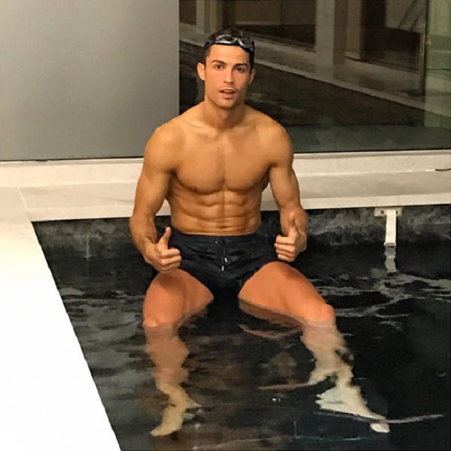 CR7 thời gian gần đây tập luyện với cường độ cao, vắt kiệt lượng mỡ trong cơ thể.&nbsp;