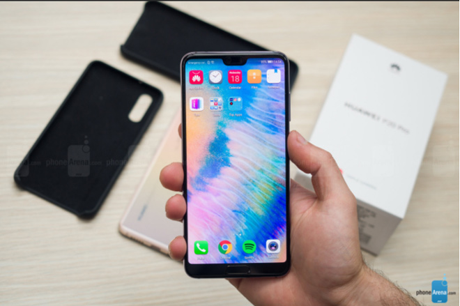 Không phải iPhone X, điện thoại của Huawei đã có &#34;tai thỏ&#34; trước - 1