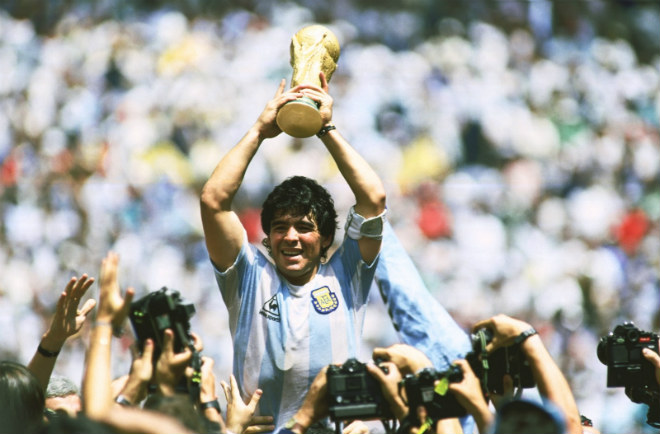 Khoảnh khắc điên rồ World Cup: Maradona &#34;thiên thần&#34; và &#34;ác quỷ&#34; - 3