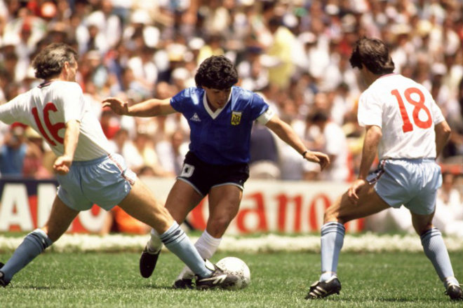 Khoảnh khắc điên rồ World Cup: Maradona &#34;thiên thần&#34; và &#34;ác quỷ&#34; - 2