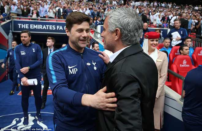 MU ngược dòng Tottenham: Siêu kỷ lục, Mourinho &#34;khiêu vũ&#34; - 1