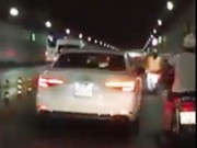 Tin tức trong ngày - Clip: Xe sang Audi chạy kiểu “đường của mình” trong hầm vượt sông Sài Gòn