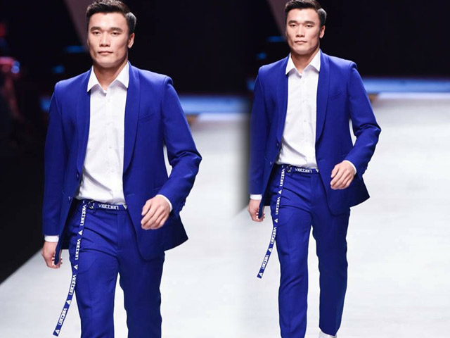 Thủ môn Bùi Tiến Dũng bị chê "catwalk như đi chợ" khi làm vedette