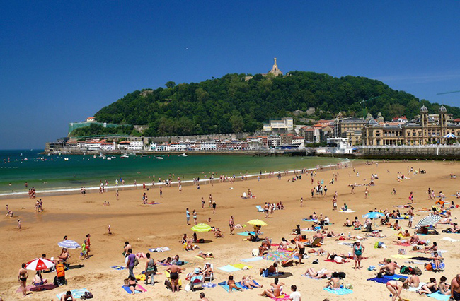 San Sebastian: San Sebastian nằm ở xứ Basque của Bắc Tây Ban Nha. Thành phố biển xinh đẹp này luôn được yêu thích bởi những bãi biển tuyệt vời và ẩm thực truyền thống xuất sắc.