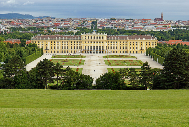 Vienna: Là thủ đô của Áo và thủ đô âm nhạc của thế giới, Vienna từ lâu đã nổi tiếng về văn hóa và kiến trúc với nhiều nhà thờ Gothic.